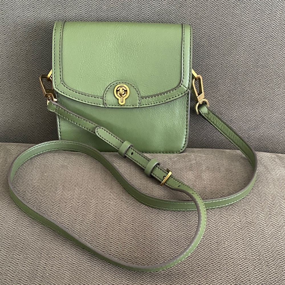 Sold!Fossil Ainsley Small Turn-Lock Flap Crossbody Bag in Green Moss
